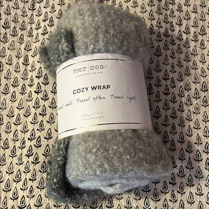 Mer Sea Cozy Wrap in Gray